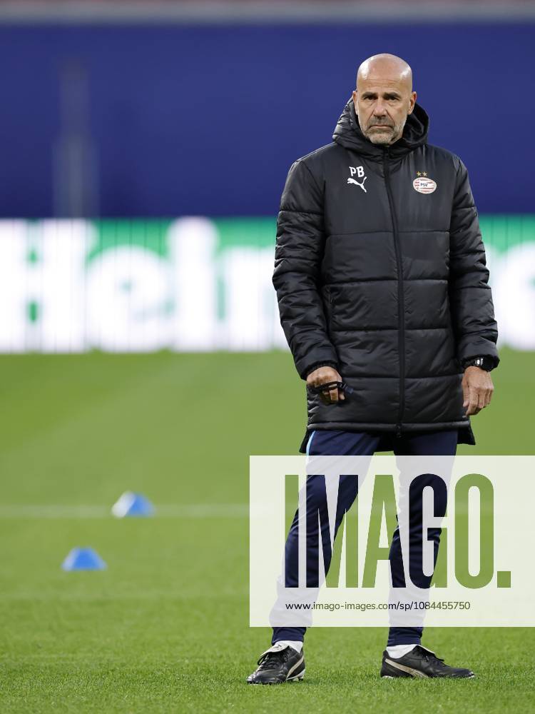 LEIPZIG - PSV Eindhoven coach Peter Bosz during a training session ahead of the UEFA Champions League match between RB Leipzig and PSV Eindhoven at the RB Arena on October 12, 2026, in Leipzig, Germany. MAURICE VAN STEEN ANP ANPxSportx IVx 572250668 originalFilename: 572250668
