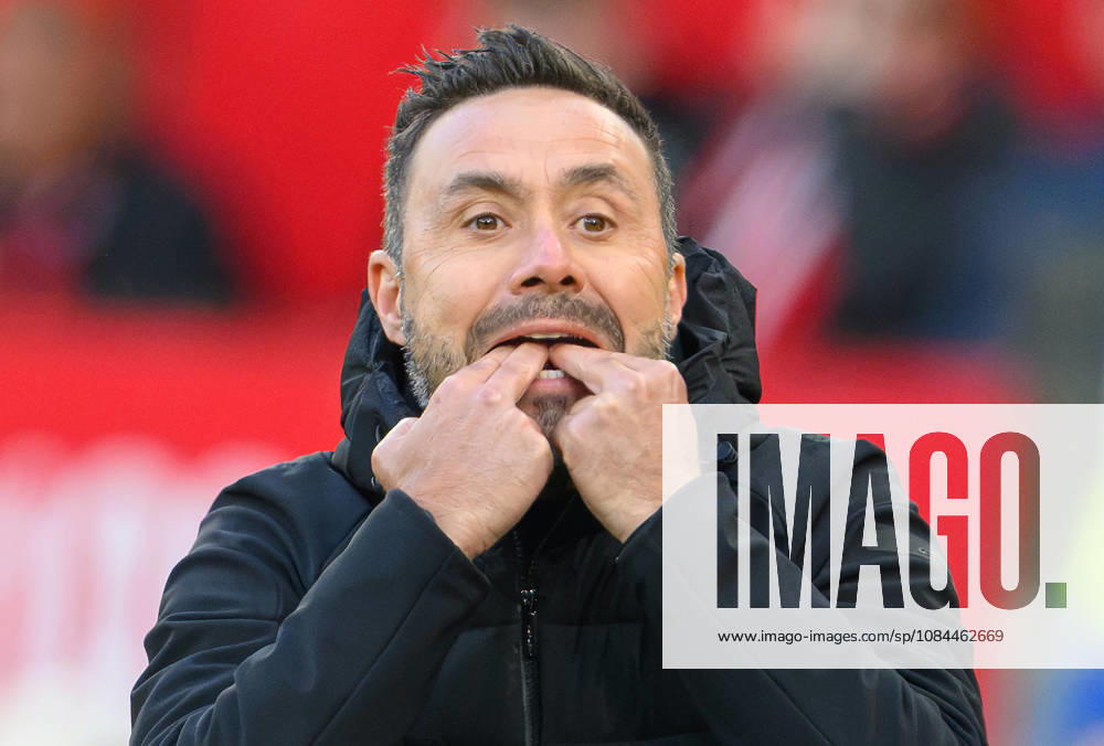 Manchester United, ManU v Tottenham Hotspur - Premier League League - Old Trafford - Manchester. Manchester United v Tottenham Hotspur - Premier League League - Old Trafford - Manchester. Tottenham Manager Roberto De Zerbi. Picture : Mark Pain MANCHESTER England