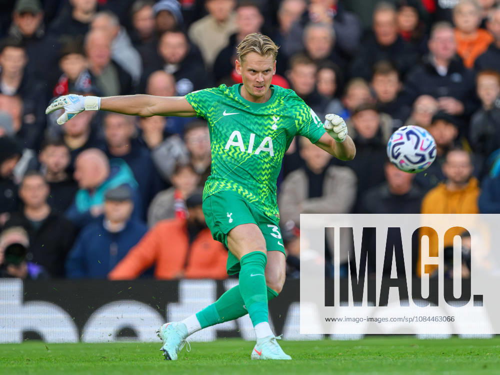 Manchester United, ManU v Tottenham Hotspur - Premier League League - Old Trafford - Manchester. Manchester United v Tottenham Hotspur - Premier League League - Old Trafford - Manchester. Tottenham goalkeeper Antonin Kinsky. Picture : Mark Pain MANCHESTER England
