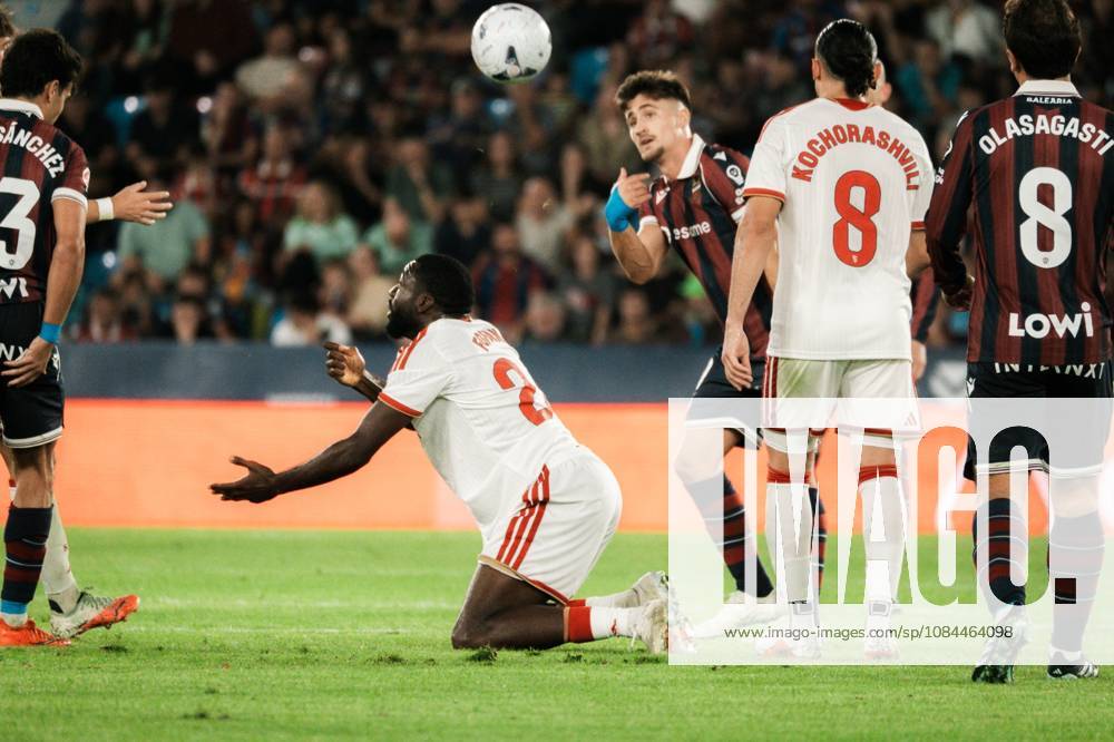 ESP LaLiga EA Sports UD Levante vs. Sevilla FC Youssouf Fofana of Sevilla during the LaLiga EA Sports match between UD Levante and Sevilla CF, played at Ciudad de Valencia Stadium in Valencia on October 12, 2026, in Valencia, Spain. Soccer