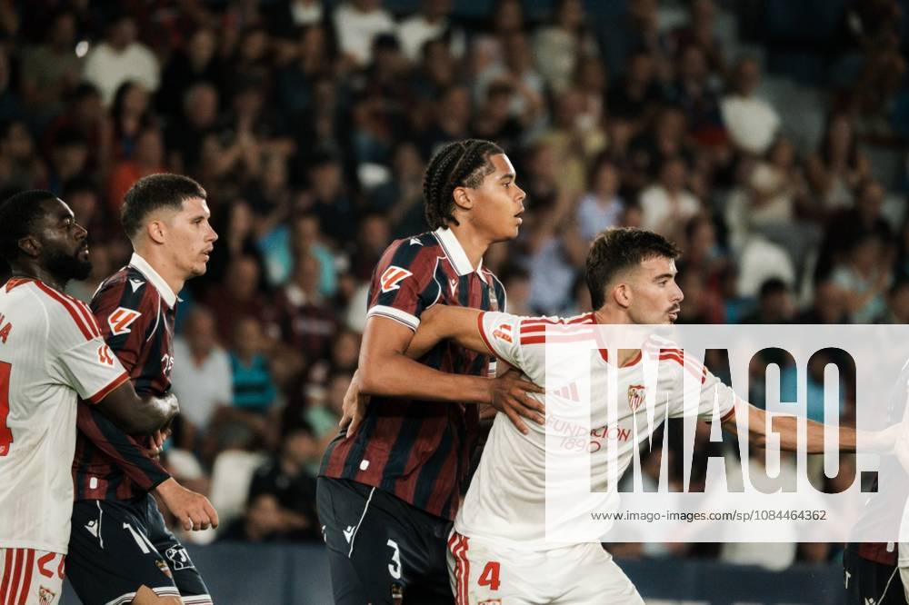 ESP LaLiga EA Sports UD Levante vs. Sevilla FC: Ifeanyi Ndukwe of Levante and Kike Salas of Sevilla during the LaLiga EA Sports match between UD Levante and Sevilla CF, played at the Ciudad de Valencia Stadium in Valencia on October 12, 2026, in Valencia, Spain. Soccer