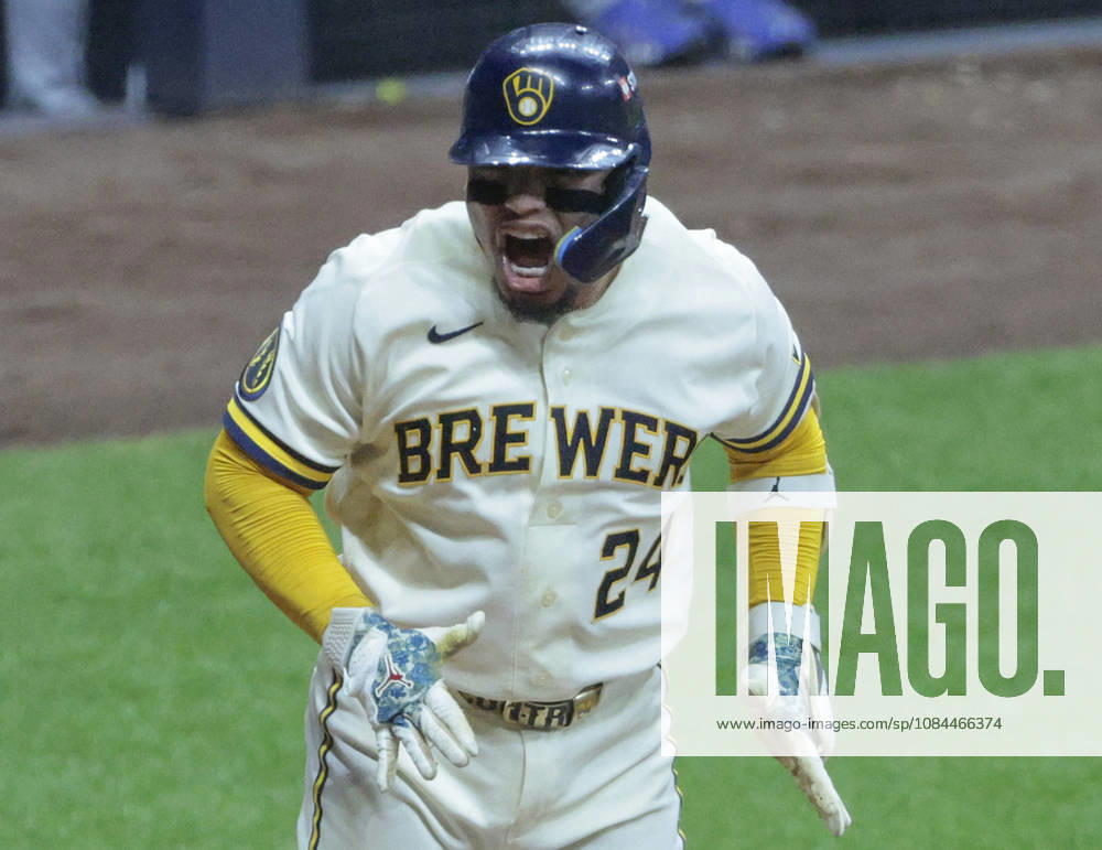 Milwaukee Brewers William Contreras (24) reacts after hitting an rbi-single against the Los Angeles Dodgers in the sixth inning in game two of the MLB, Baseball Herren, USA National League Championship Series at American Family Field in Milwaukee, Wisconsin, on Monday, October 12, 2026. MIL20261012733 TANNENxMAURY
