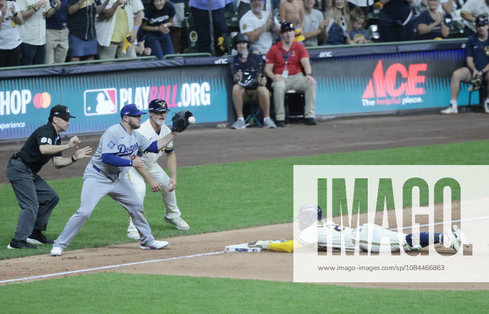 Milwaukee Brewers William Contreras (24) slides safely into third as Los Angeles Dodgers third baseman Max Muncy (13) takes a throw in the eighth inning in game two of the MLB, Baseball Herren, USA National League Championship Series at American Family Field in Milwaukee, Wisconsin, on Monday, October 12, 2026. MIL20261012745 TANNENxMAURY
