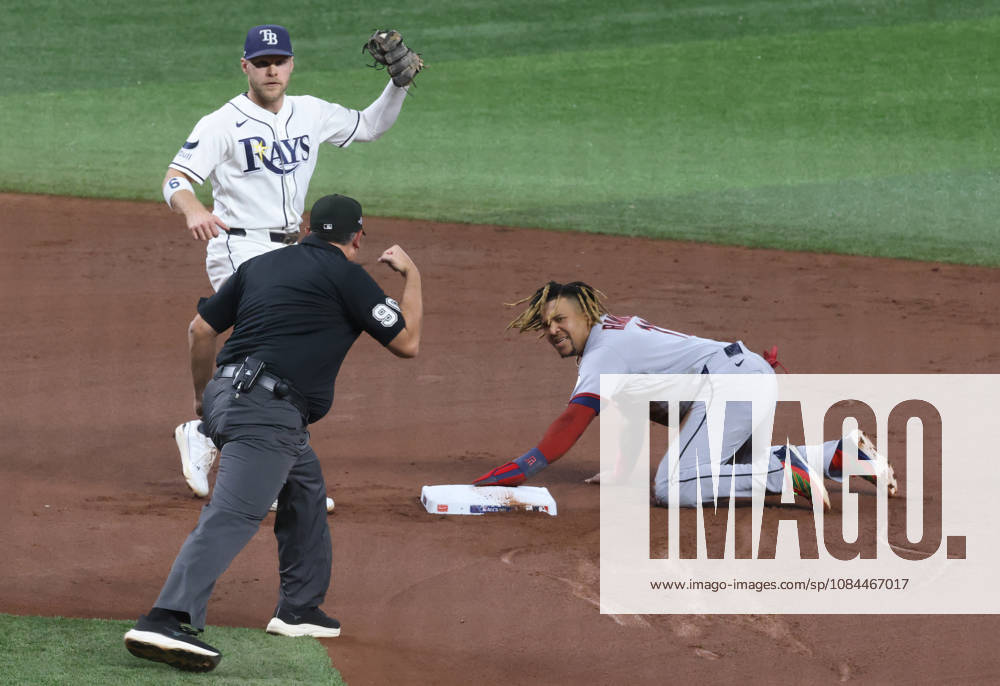 Cleveland Guardians Jose Ramirez (11) is caught stealing second by Tampa Bay Rays shortstop Taylor Walls (6) in the first inning in game one of the MLB, Baseball Herren, USA American League Championship Series playoff at Raymond James Stadium in Tampa, Florida, on Monday, October 12, 2026. TPB20261012703 GARYxBOGDON