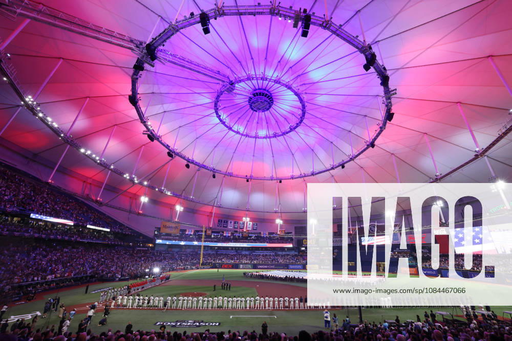 Cleveland Guardians and Tampa Bay Rays players stand on the field for the singing of the National Anthem before the start of their MLB, Baseball Herren, USA American League Championship Series playoff at Raymond James Stadium in Tampa, Florida, on Monday, October 12, 2026. TPB20261012705 GARYxBOGDON