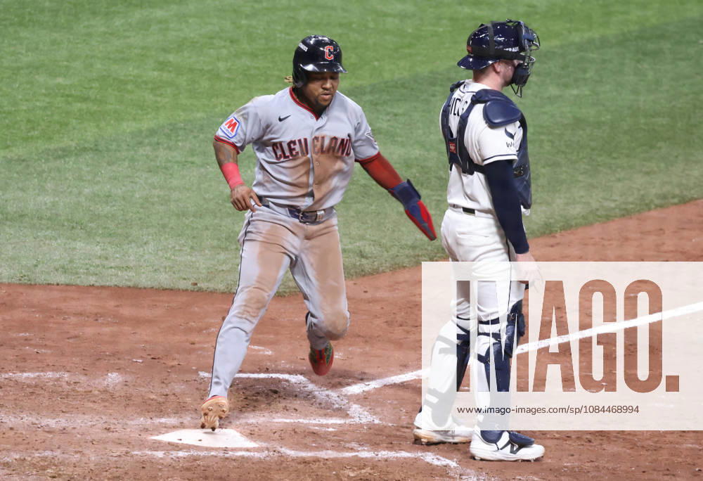 Cleveland Guardians Jose Ramirez (11) scores on a two-rbi single by Nathaniel Lowe against the Tampa Bay Rays in the eighth inning in game one of the MLB, Baseball Herren, USA American League Championship Series playoff at Raymond James Stadium in Tampa, Florida, on Monday, October 12, 2026. TPB20261012715 GARYxBOGDON