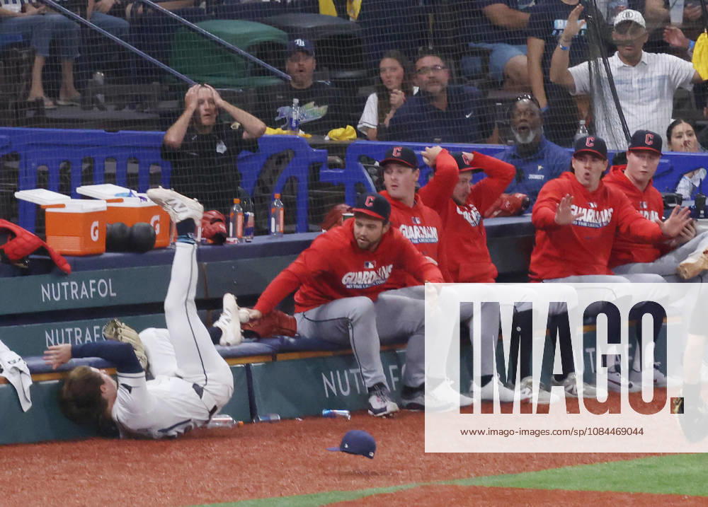 Tampa Bay Rays left fielder Jonny DeLuca (21) falls after catching a long fly ball from Cleveland Guardians Steven Kwan in the ninth inning in game one of the MLB, Baseball Herren, USA American League Championship Series playoff at Raymond James Stadium in Tampa, Florida, on Monday, October 12, 2026. TPB20261012716 GARYxBOGDON