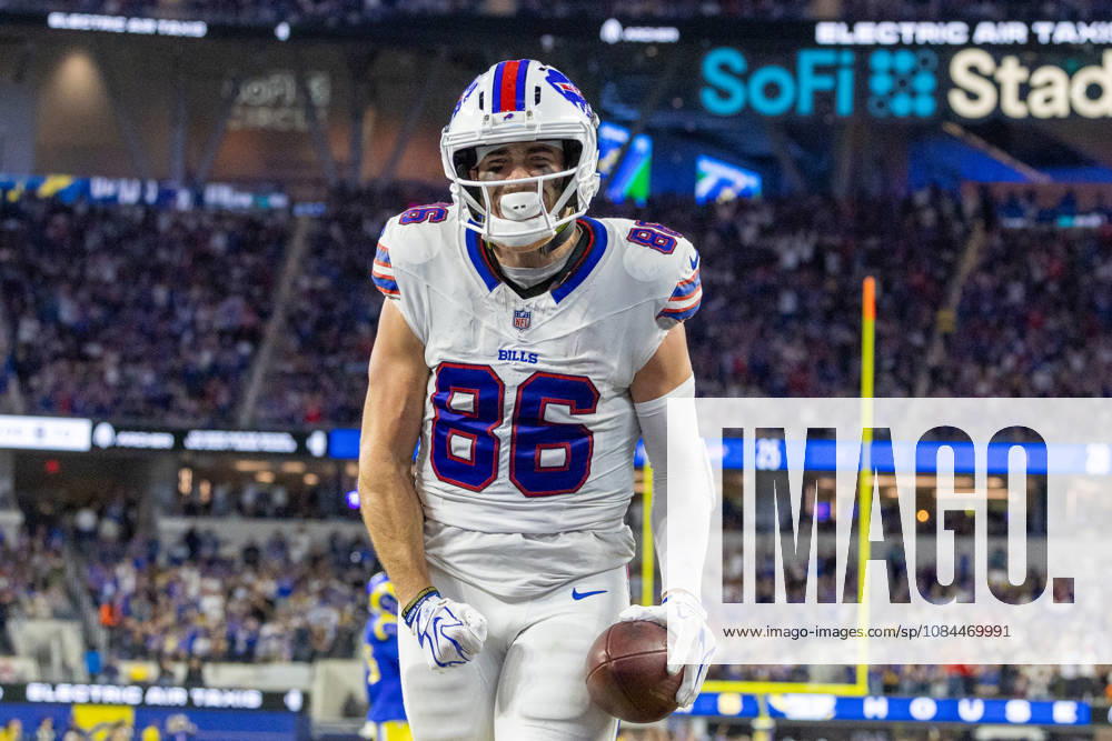 INGLEWOOD, CA - OCTOBER 12: Dalton Kincaid 86 of the Buffalo Bills celebrates a two point conversion in the second half of an NFL, American Football Herren, USA game between the Buffalo Bills and the Los Angeles Rams on October 12, 2026, at SoFi Stadium in Inglewood, California. (Photo by Greg Fiore Icon Sportswire) NFL: OCT 12 Bills at Rams Icon2610123865