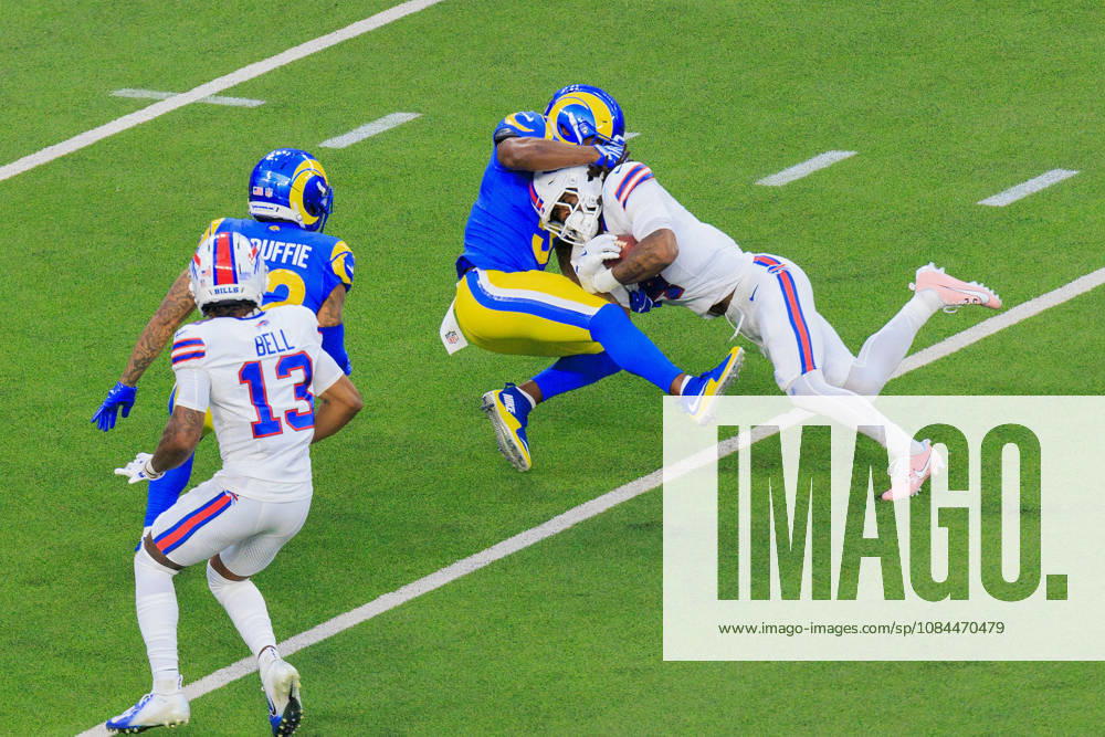 5 Kamren Kinchens, S of the Los Angeles Rams tackles 4 James Cook III, RB of the Buffalo Bills during a regular NFL, American Football Herren, USA game against the Buffalo Bills on Monday October 12, 2026 at SoFi Stadium in Inglewood, California. Rams lose to Bills, 34-37 in overtime. JAVIER ROJAS PI Inglewood USA - ZUMAp124 20261012_zaa_p124_049