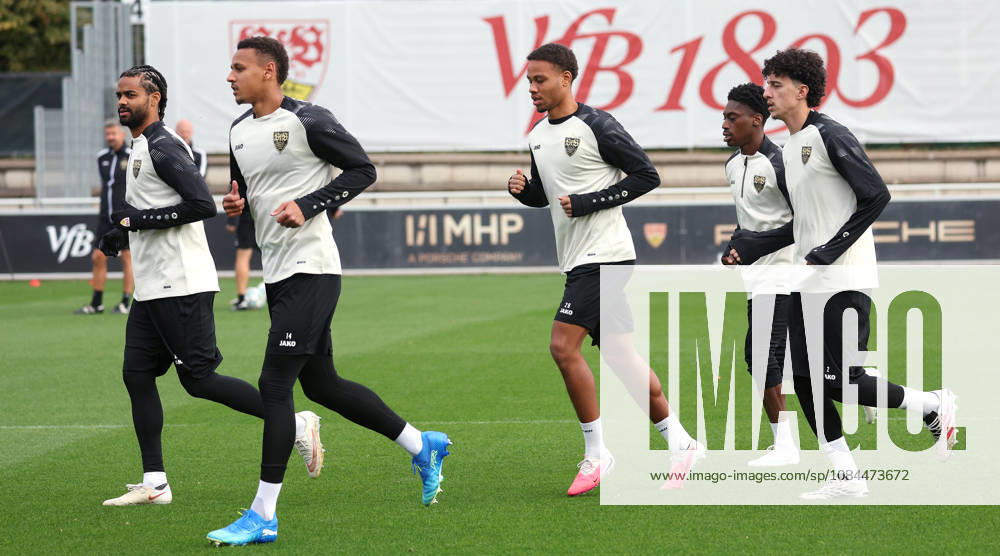 Germany, Stuttgart, VfB Stuttgart soccer practice; from left: Lorenz Assignon, Luca Jaquez (VfB), Nicolas Nartey (VfB), Justin Diehl, Ameen Al Dakhil (VfB)
