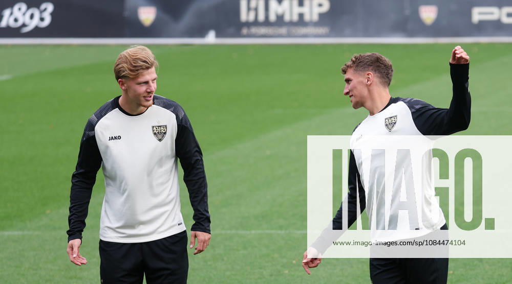 Germany, Stuttgart, VfB Stuttgart soccer practice, from left: Finn Jeltsch, Grischa Prömel