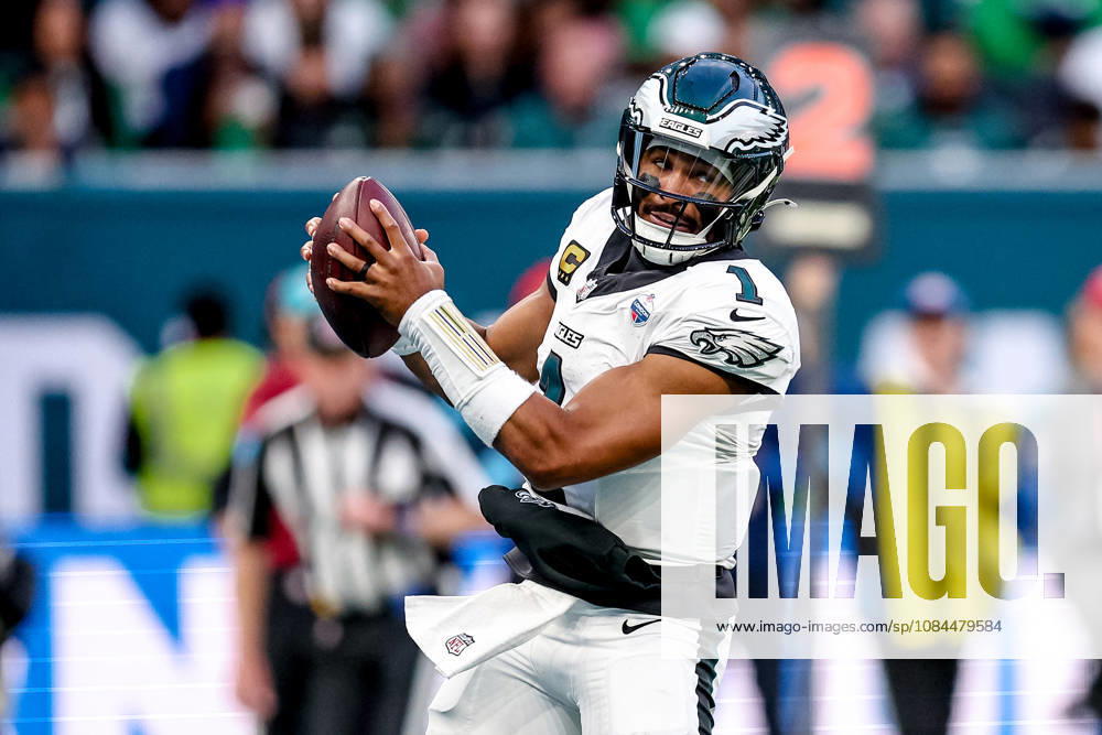 Jacksonville Jaguars v Philadelphia Eagles, International Series Philadelphia Eagles quarterback Jalen Hurts (1) picks up wayward snap during the International Series match between Jacksonville Jaguars and Philadelphia Eagles at Tottenham Hotspur Stadium, London, UK on 11 October 2026. London Tottenham Hotspur Stadium London UK Editorial use only ,