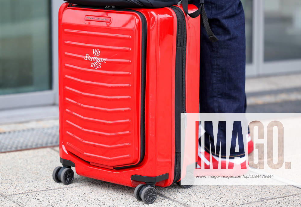 Stuttgart, Soccer, UEFA Champions League, 2026–2027 season, VfB Stuttgart flies to Bratislava, departure, VfB suitcases