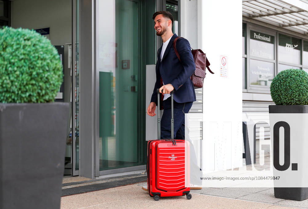 Stuttgart, Soccer, UEFA Champions League, 2026–2027 season, VfB Stuttgart flies to Bratislava, departure, Dennis Seimen