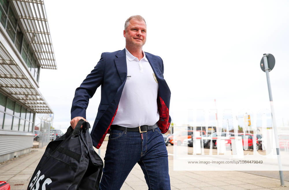 Stuttgart, Soccer, UEFA Champions League, 2026–2027 season, VfB Stuttgart flies to Bratislava, departure, Fabian Wohlgemuth