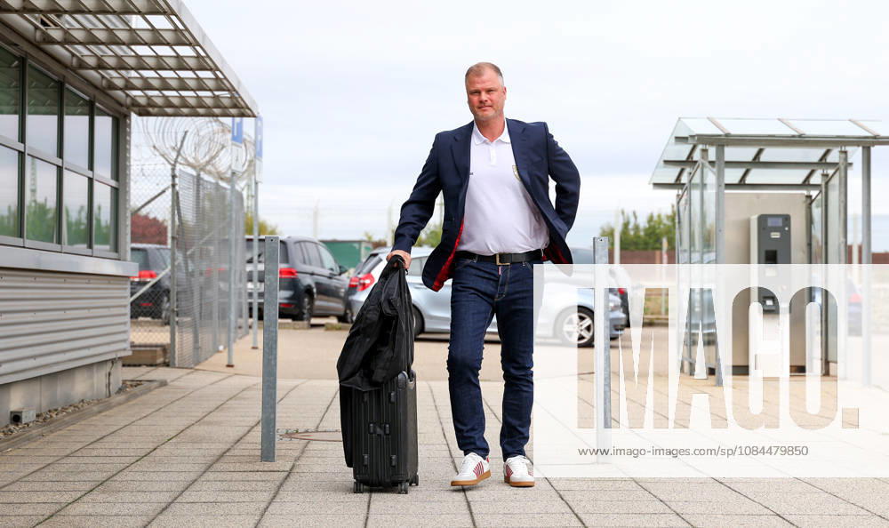 Stuttgart, Soccer, UEFA Champions League, 2026–2027 season, VfB Stuttgart flies to Bratislava, departure, Fabian Wohlgemuth