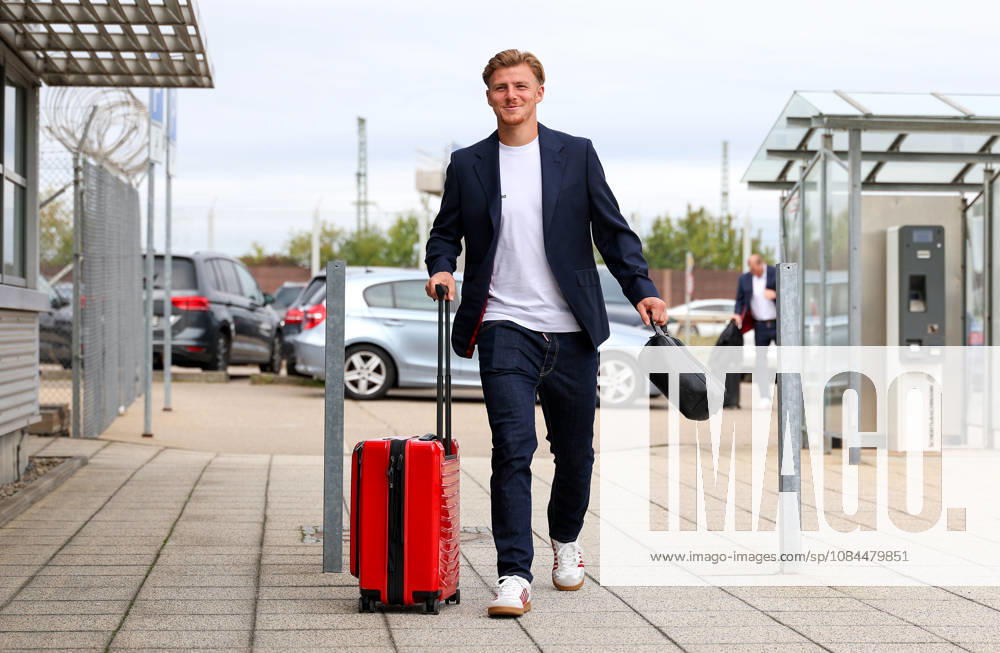 Stuttgart, Soccer, UEFA Champions League, 2026–2027 season, VfB Stuttgart flies to Bratislava, departure, Finn Jeltsch
