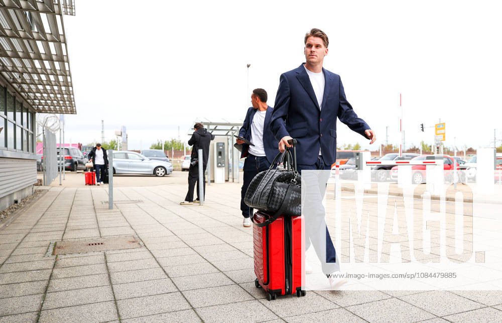 Stuttgart, Soccer, UEFA Champions League, 2026–2027 season, VfB Stuttgart flies to Bratislava, departure, Ramon Hendriks