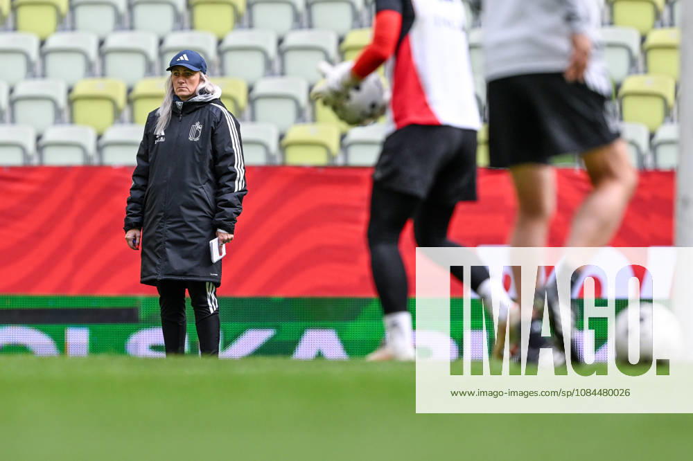POLAND VS BELGIUM head coach Elisabet Gunnarsdottir of Belgium pictured during a MD-1 training session before a female soccer game between the national teams of Poland and Belgium , called the Red Flames , in the play-offs round 1 and 2nd leg for the European qualifiers , on Monday 12 October 2026 in Gdansk , POLAND . PHOTO SPORTPIX Stijn Audooren Sportpix.be Gdansk Polsat Plus Arena POLAND