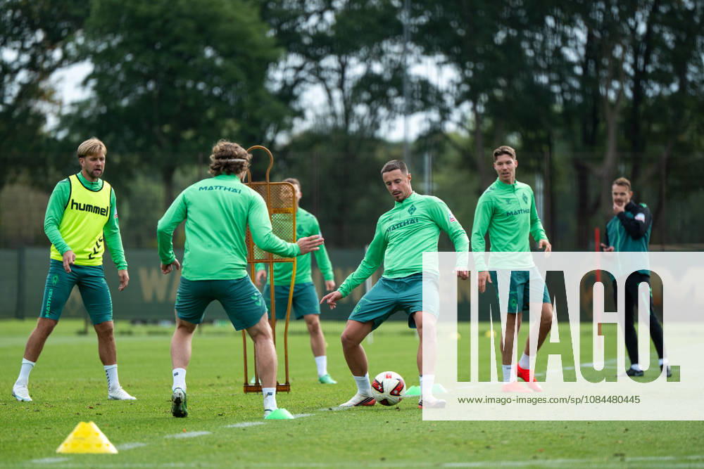 GER, Soccer, Men s, 1st Bundesliga, 2026–2027 season, Training, SV Werder Bremen: Marco Friedl (Werder Bremen, 32) with the ball; next to him, Cedric Itten (Werder Bremen, 26) and Mitchell Weiser (Werder Bremen, 08, Niclas Füllkrug (Werder Bremen), 10; Bremen Training Facility, Weserstadion, Bremen, Germany