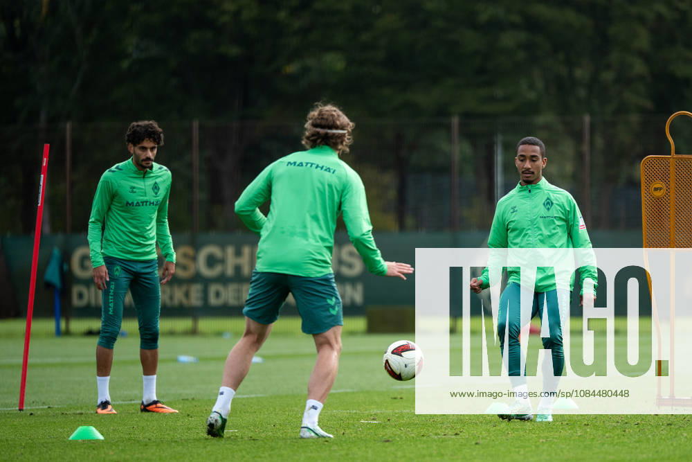 GER, Soccer, Men s, 1st Bundesliga, 2026–2027 season, Training, SV Werder Bremen: Arthur (Werder Bremen), 13; Eren Dinkci (Werder Bremen), 18; previously Mitchell Weiser (Werder Bremen), 08; Bremen Training Facility, Weserstadion, Bremen, Germany