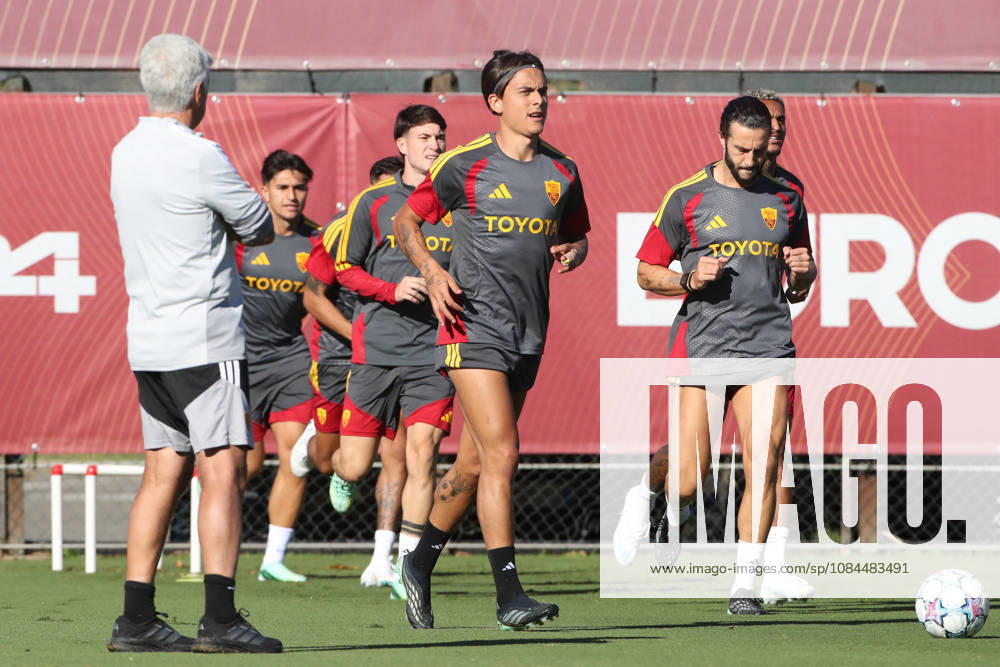 SOCCER - UEFA Champions League - AS Roma - press conference, PK, Pressekonferenz Photo by IPA ABACAPRESS.COM89637367 - October 13, 2026 Champions League: Gasperini and Malen Press Conference Training Sessions In the photo: Dybala practicing (Photo by Gino Mancini) Roma Italy