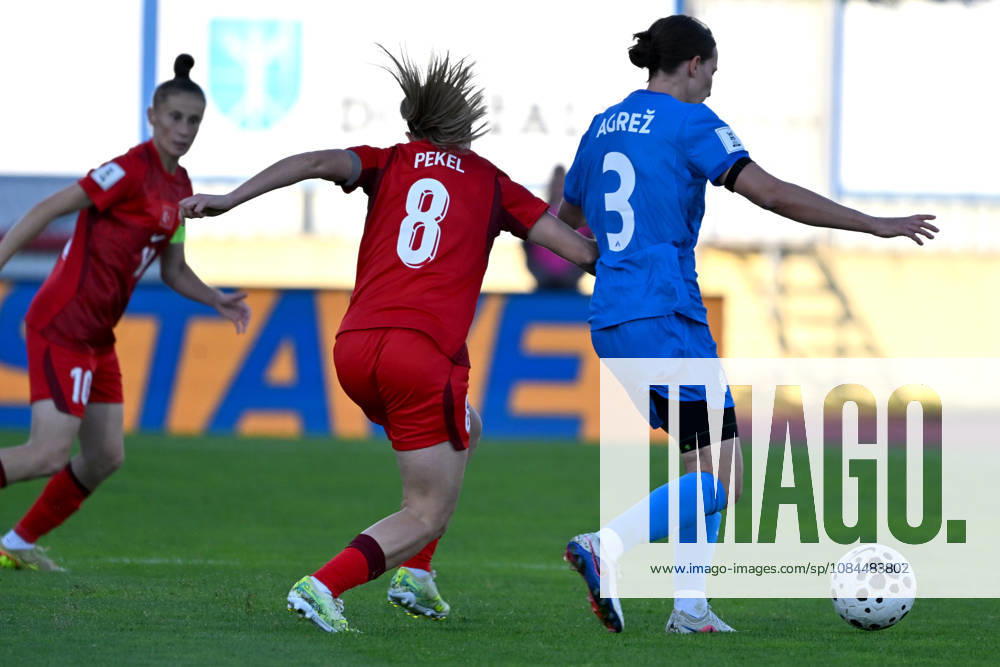 Melike Pekel of Turkey (L) in action against Sara Agrez of Slovenia (R) during the UEFA Women’s European Qualifiers for 2027 World Cup Play-offs Round 1, 2nd leg match between Slovenia and Turkey at Sports Park Domzale, Domzale on October 13, 2026 in Domzale, Slovenia. (Photo by Igor Kupljenik Sports Press Photo).