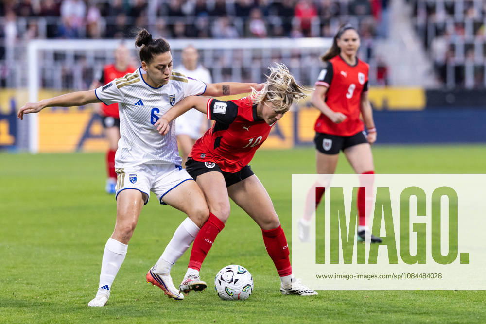 SOCCER - FIFA World Cup, WM, Weltmeisterschaft, Fussball 2027, quali, AUT vs KOS VIENNA,AUSTRIA,13.OCT.26 - SOCCER - FIFA Women s World Cup 2027, european qualifiers, OEFB international match, Länderspiel, Nationalmannschaft Austria vs Kosovo. Image shows Lumbardha Misini (KOS) and Marie Hoebinger (AUT). GEPAxpictures Rauthner