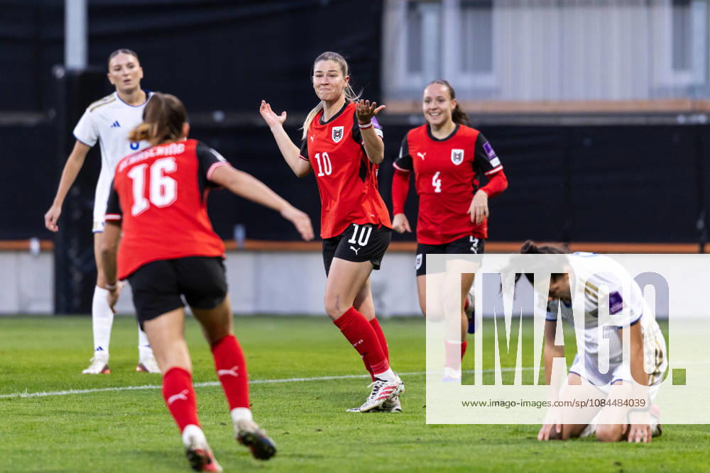 SOCCER - FIFA World Cup, WM, Weltmeisterschaft, Fussball 2027, quali, AUT vs KOS VIENNA,AUSTRIA,13.OCT.26 - SOCCER - FIFA Women s World Cup 2027, european qualifiers, OEFB international match, Länderspiel, Nationalmannschaft Austria vs Kosovo. Image shows the rejoicing of Annabel Schasching, Marie Hoebinger and Valentina Poetzl (AUT). GEPAxpictures Rauthner