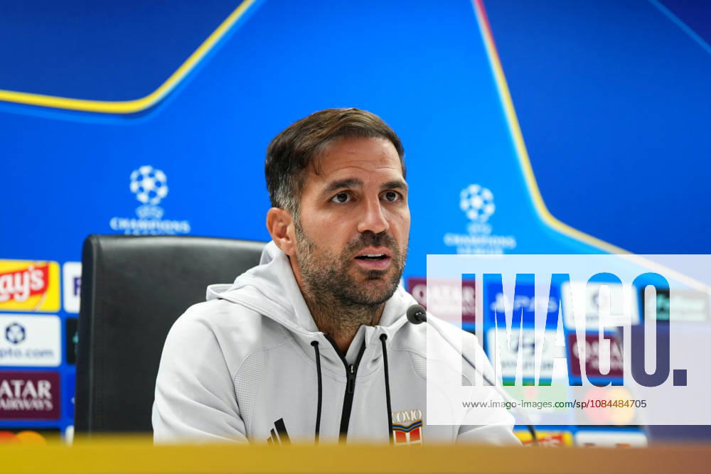 Press conference, PK, Pressekonferenz Champions League Como 1907 2026 2027 Rotterdam - Coach Cesc Fabregas of Como 1907 talks during a press conference before the Champions League match against Feyenoord Rotterdam. The press conference is set at Stadion Feijenoord on 13 October 2026 in Rotterdam, Netherlands. (Hero Images Yannick Verhoeven)