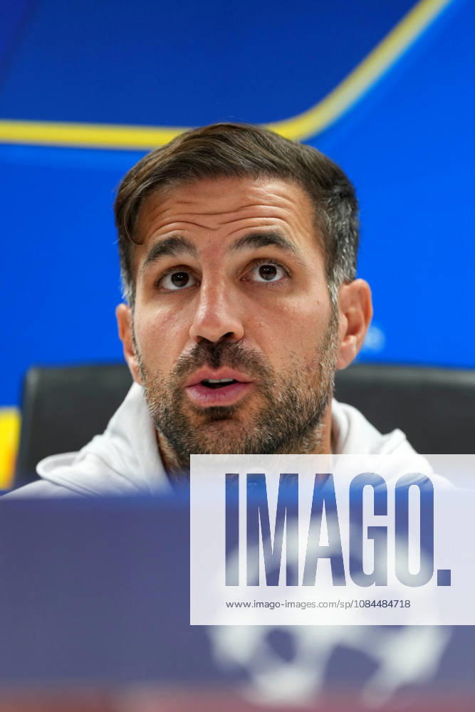 Press conference, PK, Pressekonferenz Champions League Como 1907 2026 2027 Rotterdam - Coach Cesc Fabregas of Como 1907 looks on during a press conference before the Champions League match against Feyenoord Rotterdam. The press conference is set at Stadion Feijenoord on 13 October 2026 in Rotterdam, Netherlands. (Hero Images Yannick Verhoeven)
