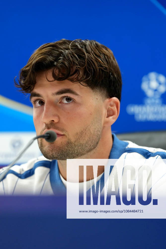 Press conference, PK, Pressekonferenz Champions League Como 1907 2026 2027 Rotterdam - Martin Baturina of Como 1907 looks on during a press conference before the Champions League match against Feyenoord Rotterdam. The press conference is set at Stadion Feijenoord on 13 October 2026 in Rotterdam, Netherlands. (Hero Images Yannick Verhoeven)