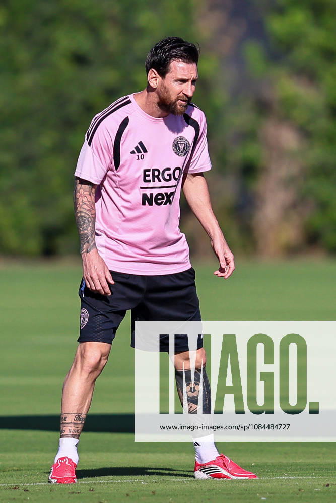 FORT LAUDERDALE, FL - OCTOBER 13: Inter Miami CF forward Lionel Messi (10) is seen during an Inter Miami Training Session at Florida Blue Training Center on October 13, 2026 in Fort Lauderdale, Florida. (Photo by Chris Arjoon Icon Sportswire) SOCCER: OCT 13 Inter Miami CF Training Icon2610130000004