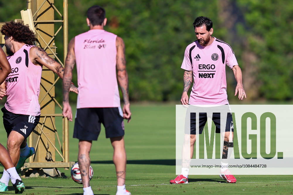 FORT LAUDERDALE, FL - OCTOBER 13: Inter Miami CF forward Lionel Messi (10) is seen during an Inter Miami Training Session at Florida Blue Training Center on October 13, 2026 in Fort Lauderdale, Florida. (Photo by Chris Arjoon Icon Sportswire) SOCCER: OCT 13 Inter Miami CF Training Icon2610130000005