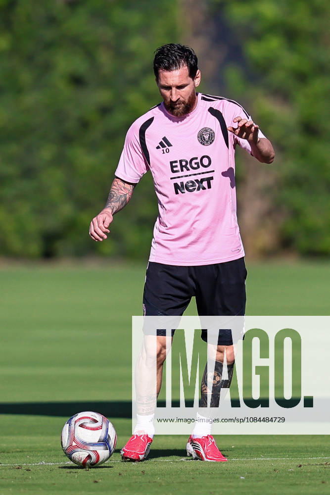 FORT LAUDERDALE, FL - OCTOBER 13: Inter Miami CF forward Lionel Messi (10) is seen during an Inter Miami Training Session at Florida Blue Training Center on October 13, 2026 in Fort Lauderdale, Florida. (Photo by Chris Arjoon Icon Sportswire) SOCCER: OCT 13 Inter Miami CF Training Icon2610130000007