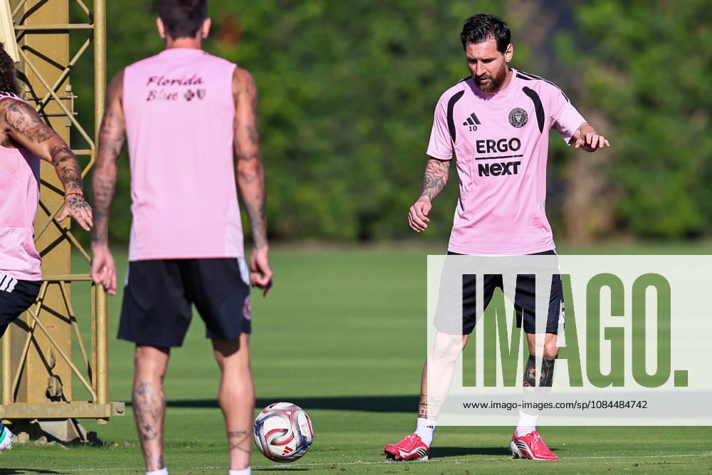 FORT LAUDERDALE, FL - OCTOBER 13: Inter Miami CF forward Lionel Messi (10) is seen during an Inter Miami Training Session at Florida Blue Training Center on October 13, 2026 in Fort Lauderdale, Florida. (Photo by Chris Arjoon Icon Sportswire) SOCCER: OCT 13 Inter Miami CF Training Icon2610130000006