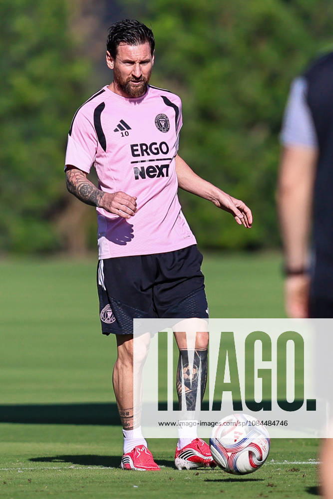 FORT LAUDERDALE, FL - OCTOBER 13: Inter Miami CF forward Lionel Messi (10) is seen during an Inter Miami Training Session at Florida Blue Training Center on October 13, 2026 in Fort Lauderdale, Florida. (Photo by Chris Arjoon Icon Sportswire) SOCCER: OCT 13 Inter Miami CF Training Icon2610130000008