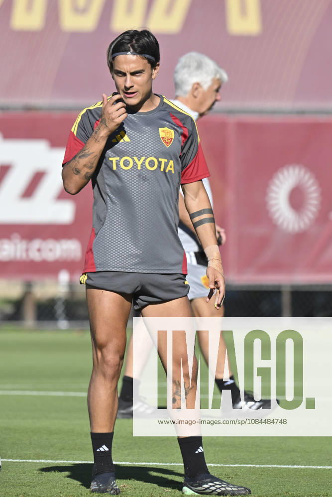 IPA89639245 - Paulo Dybala of Roma during a training session ahead of the UEFA Champions League soccer match between AS Roma and Real Madrid, as well as the press conference, PK, Pressekonferenz and training at the Trigoria Training Center on October 13, 2026, in Rome, Italy. During the AS Roma press conference for the UEFA Champions League soccer match in Rome, Italy, on October 13, 2026