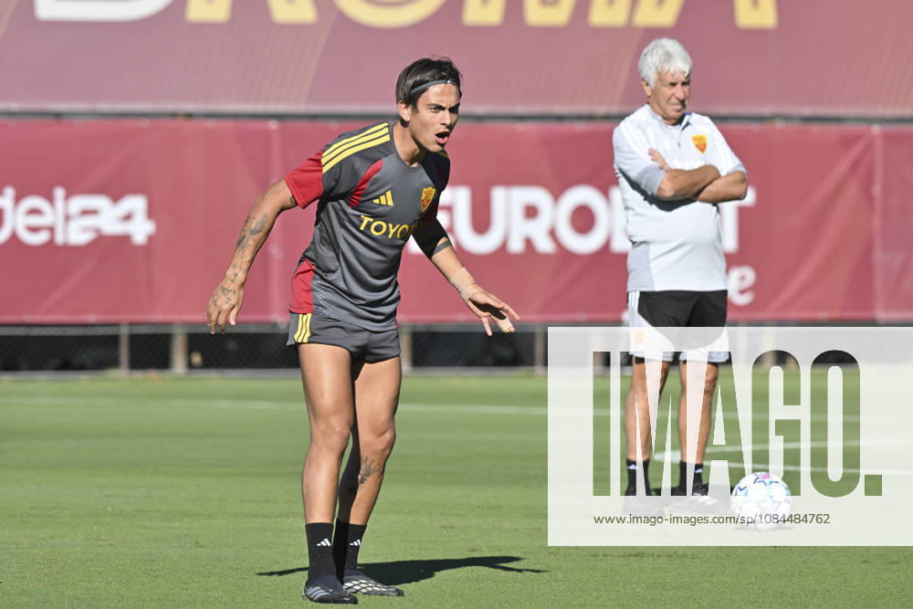 IPA89639250 - Paulo Dybala of Roma during a training session ahead of the UEFA Champions League soccer match between AS Roma and Real Madrid, as well as the press conference, PK, Pressekonferenz and training at the Trigoria Training Center on October 13, 2026, in Rome, Italy. During the AS Roma press conference for the UEFA Champions League soccer match in Rome, Italy, on October 13, 2026