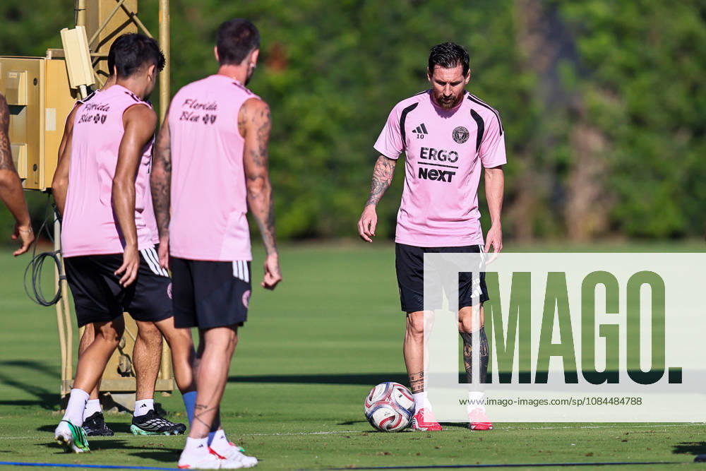 FORT LAUDERDALE, FL - OCTOBER 13: Inter Miami CF forward Lionel Messi (10) is seen during an Inter Miami Training Session at Florida Blue Training Center on October 13, 2026 in Fort Lauderdale, Florida. (Photo by Chris Arjoon Icon Sportswire) SOCCER: OCT 13 Inter Miami CF Training Icon2610130000013
