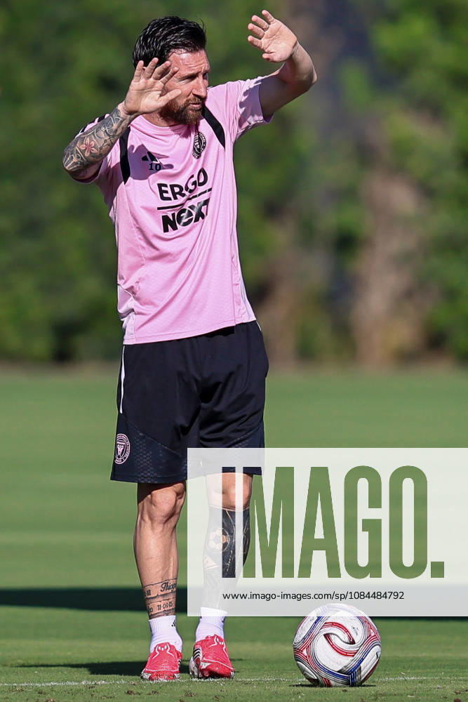 FORT LAUDERDALE, FL - OCTOBER 13: Inter Miami CF forward Lionel Messi (10) is seen during an Inter Miami Training Session at Florida Blue Training Center on October 13, 2026 in Fort Lauderdale, Florida. (Photo by Chris Arjoon Icon Sportswire) SOCCER: OCT 13 Inter Miami CF Training Icon2610130000016