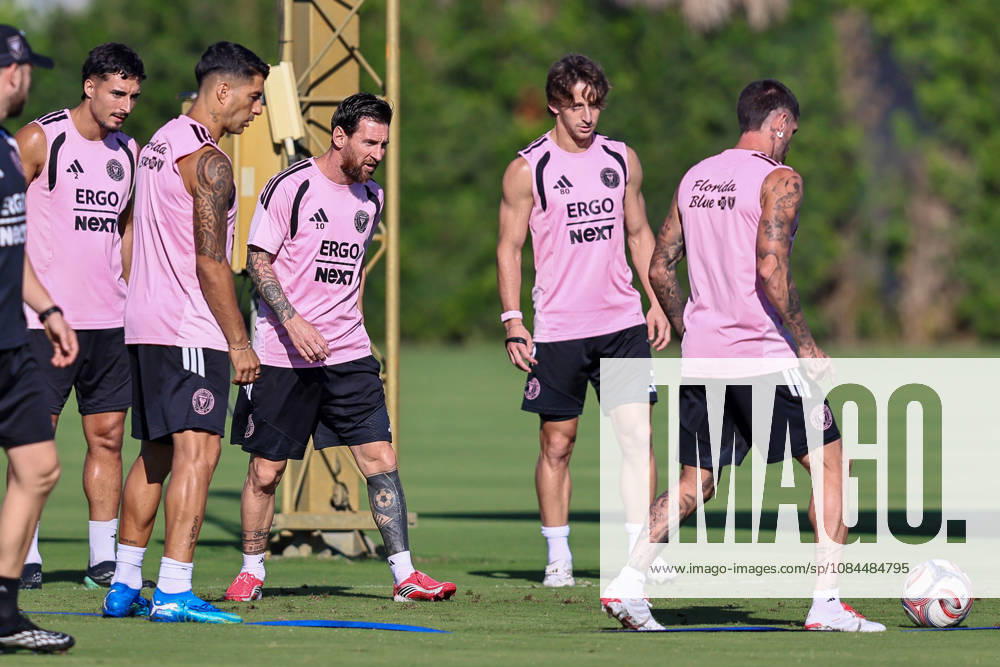 FORT LAUDERDALE, FL - OCTOBER 13: Inter Miami CF forward Lionel Messi (10) is seen during an Inter Miami Training Session at Florida Blue Training Center on October 13, 2026 in Fort Lauderdale, Florida. (Photo by Chris Arjoon Icon Sportswire) SOCCER: OCT 13 Inter Miami CF Training Icon2610130000017