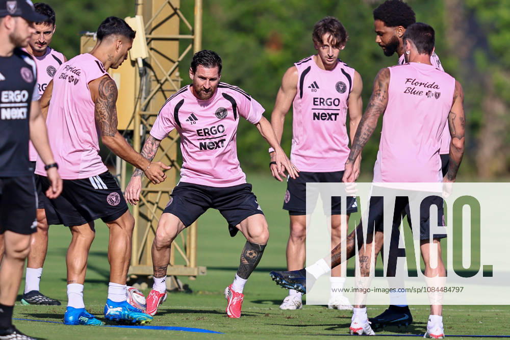 FORT LAUDERDALE, FL - OCTOBER 13: Inter Miami CF forward Lionel Messi (10) is seen during an Inter Miami Training Session at Florida Blue Training Center on October 13, 2026 in Fort Lauderdale, Florida. (Photo by Chris Arjoon Icon Sportswire) SOCCER: OCT 13 Inter Miami CF Training Icon2610130000018