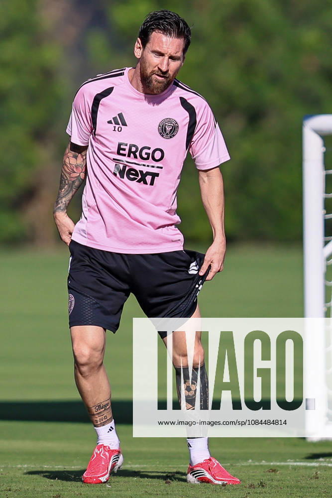 FORT LAUDERDALE, FL - OCTOBER 13: Inter Miami CF forward Lionel Messi (10) is seen during an Inter Miami Training Session at Florida Blue Training Center on October 13, 2026 in Fort Lauderdale, Florida. (Photo by Chris Arjoon Icon Sportswire) SOCCER: OCT 13 Inter Miami CF Training Icon2610130000022