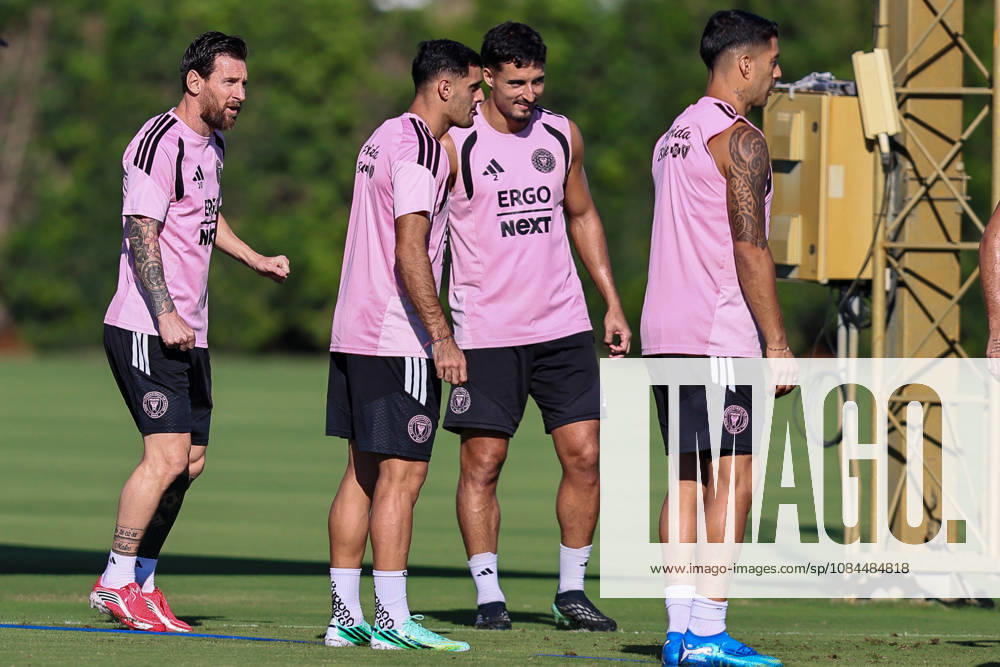 FORT LAUDERDALE, FL - OCTOBER 13: Inter Miami CF forward Lionel Messi (10) is seen during an Inter Miami Training Session at Florida Blue Training Center on October 13, 2026 in Fort Lauderdale, Florida. (Photo by Chris Arjoon Icon Sportswire) SOCCER: OCT 13 Inter Miami CF Training Icon2610130000024