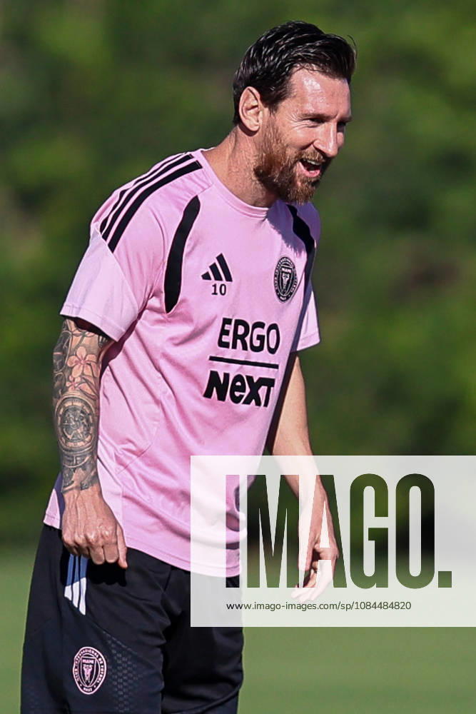FORT LAUDERDALE, FL - OCTOBER 13: Inter Miami CF forward Lionel Messi (10) is seen during an Inter Miami Training Session at Florida Blue Training Center on October 13, 2026 in Fort Lauderdale, Florida. (Photo by Chris Arjoon Icon Sportswire) SOCCER: OCT 13 Inter Miami CF Training Icon2610130000025