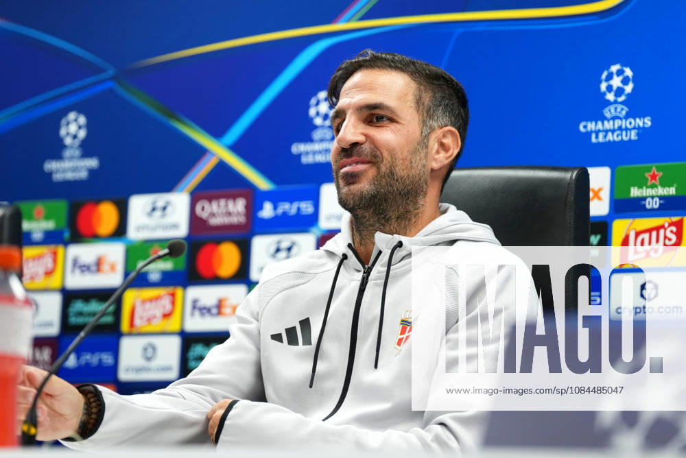 Press conference, PK, Pressekonferenz Champions League Como 1907 2026 2027 Rotterdam - Coach Cesc Fabregas of Como 1907 looks on during a press conference before the Champions League match against Feyenoord Rotterdam. The press conference is set at Stadion Feijenoord on 13 October 2026 in Rotterdam, Netherlands. (Hero Images Yannick Verhoeven)
