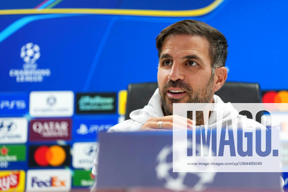 Press conference, PK, Pressekonferenz Champions League Como 1907 2026 2027 Rotterdam - Coach Cesc Fabregas of Como 1907 talks during a press conference before the Champions League match against Feyenoord Rotterdam. The press conference is set at Stadion Feijenoord on 13 October 2026 in Rotterdam, Netherlands. (Hero Images Yannick Verhoeven)