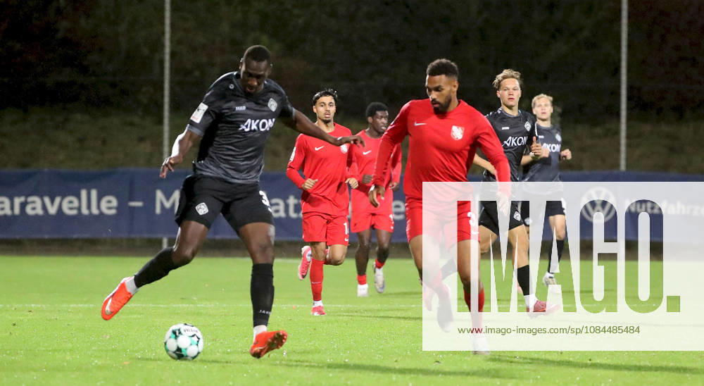 Men s, Soccer, 2026–2027 Season, 3rd Division, Matchday 9: TSV Havelse vs. FC Würzburger Kickers; from left: Tarsis Bonga (FC Würzburger Kickers), Jesse Tugbenyo (TSV Havelse); Eilenriedestadion, Hanover, Lower Saxony, Germany