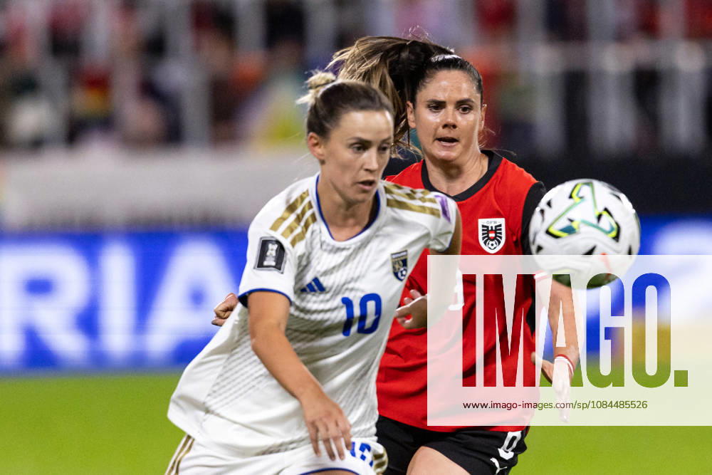 SOCCER - FIFA World Cup, WM, Weltmeisterschaft, Fussball 2027, quali, AUT vs KOS VIENNA,AUSTRIA,13.OCT.26 - SOCCER - FIFA Women s World Cup 2027, european qualifiers, OEFB international match, Länderspiel, Nationalmannschaft Austria vs Kosovo. Image shows Donjeta Halilaj (KOS) and Sarah Zadrazil (AUT). GEPAxpictures Rauthner